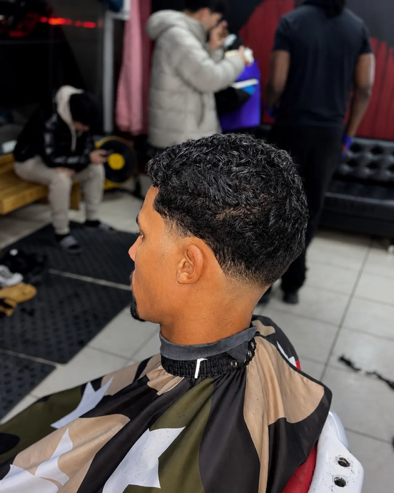 Dégradé bouclé — drop fade.