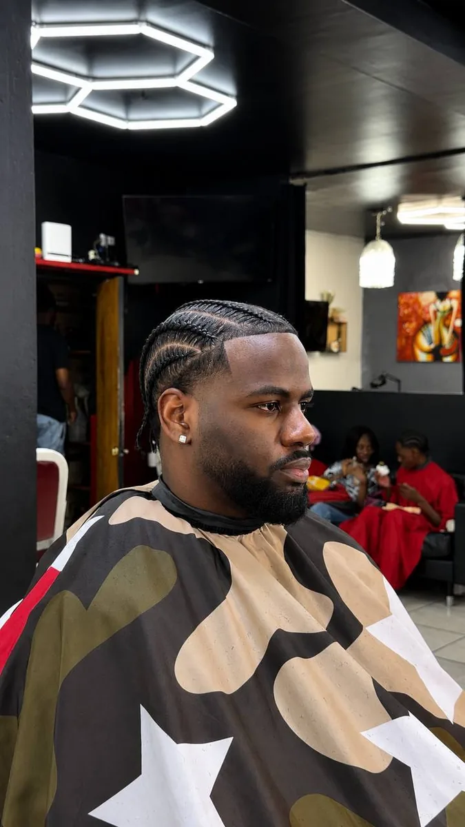 Cornrows nettes + beard line — taper fade.